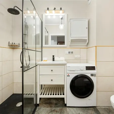 Miedziana Stylish & Cosy With Balcony By Renters *