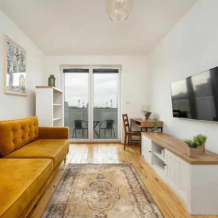 Miedziana Stylish & Cosy With Balcony By Renters
