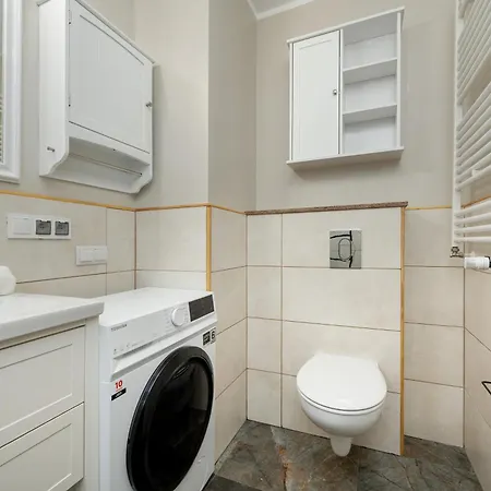 Miedziana Stylish & Cosy With Balcony By Renters